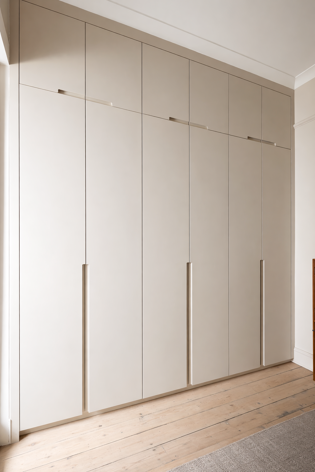 Modern Floor-to-Ceiling Wardrobe